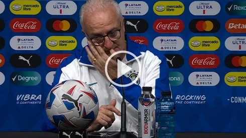 Dorival Jr., entrenador de Brasil, llora en Conferencia de Prensa