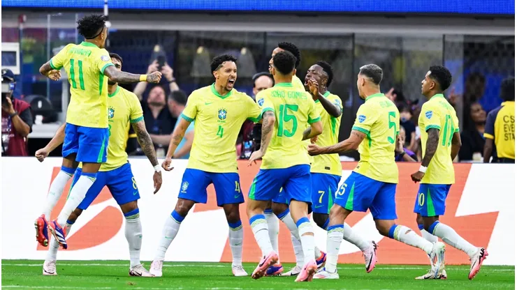 Brasil necesita un triunfo para encaminarse en el grupo.
