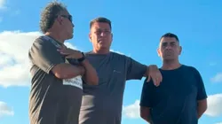 Néstor Retamar en el centro de la escena.