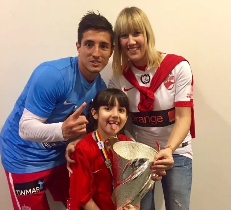 Fue campeón en Dinamo Bucarest.