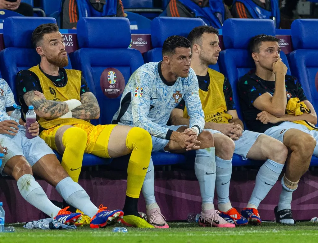 Cristiano Ronaldo llora tras ser reemplazado. (IMAGO / Propaganda Photo)