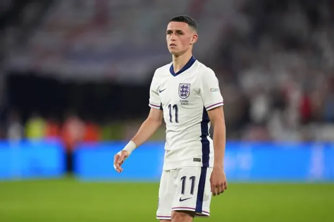 Phil Foden regresó a Inglaterra por un asunto familiar urgente.