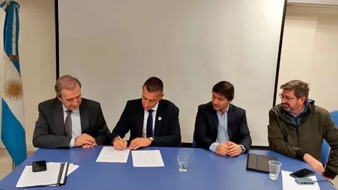 Los presidentes de ALEA y CASCBA durante la firma del convenio.