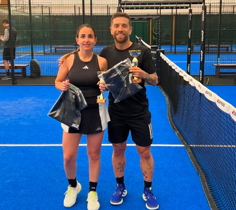 Linda Caff y Papu Gómez. (Foto: @papugomez_official).