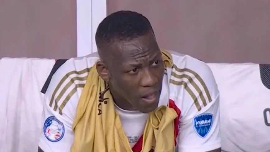 Luis Advíncula sufre por su lesión. (Foto: Captura TV)