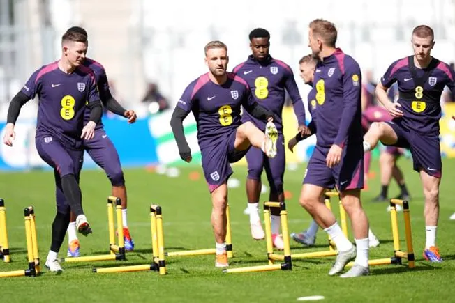 Luke Shaw se ha entrenado con el plantel, pero no está en condiciones para jugar.