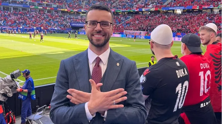 Arlind Sadiku fue expulsado de la Euro.