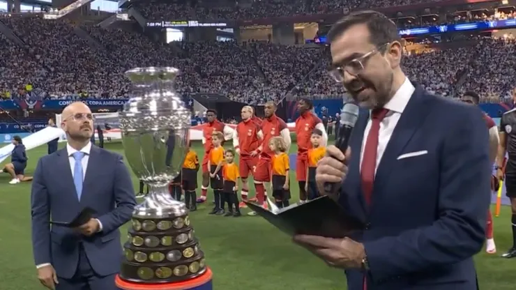 El pastor Emilio Agüero tomó la palabra durante la inauguración de la Copa América 2024.