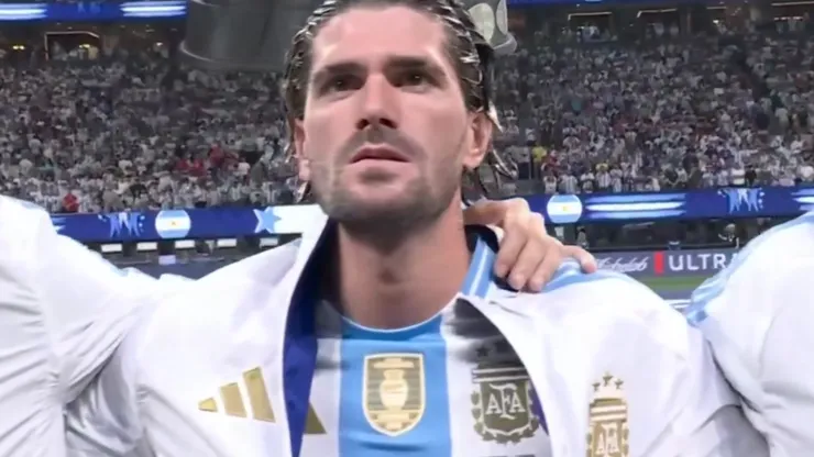 Rodrigo de Paul, durante el himno de la Selección Argentina.