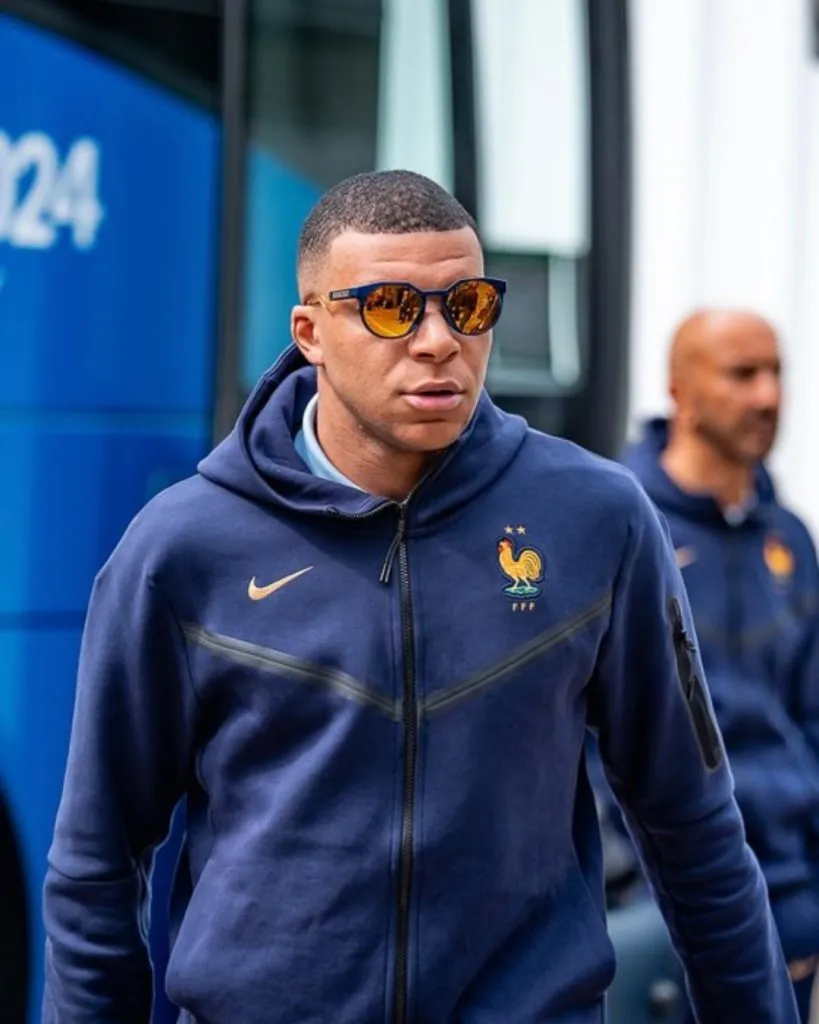 Mbappé, sin protección en su nariz y con el deseo de jugar el viernes.