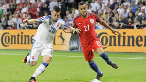 Ryan Bertrand, jugando en la Eurocopa 2016 para Inglaterra.