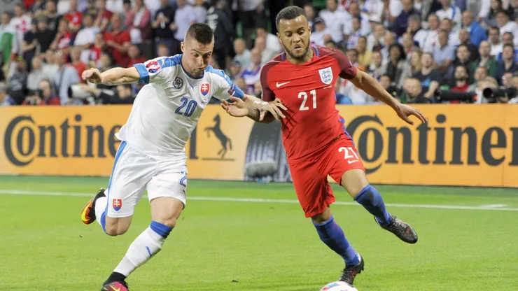 Ryan Bertrand, jugando en la Eurocopa 2016 para Inglaterra.