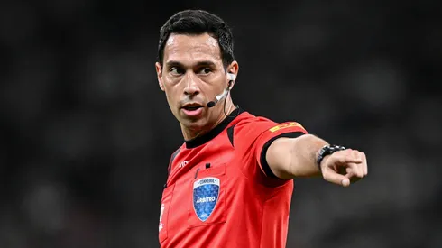 Facundo Tello, árbitro argentino que dirige en la Eurocopa 2024.