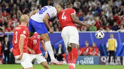 El francés terminó lesionado y podría perderse el próximo partido.