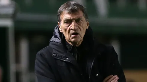 Julio César Falcioni dejó de ser el entrenador de Banfield.