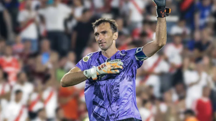 Marcelo Barovero, en su última visita al Monumental con Banfield.