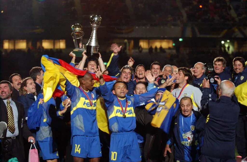 Perea celebra en Tokio con la bandera de Colombia. (Foto: IMAGO).