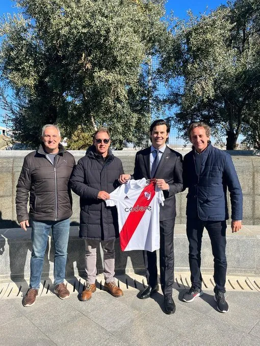 Santiago Solari intercede en las negociaciones de Real Madrid por Mastantuono.