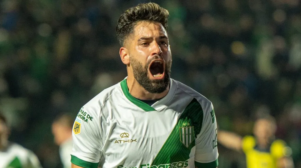 Milton Giménez festejando un gol en Banfield antes de llegar a Boca. (Foto: Prensa Banfield).