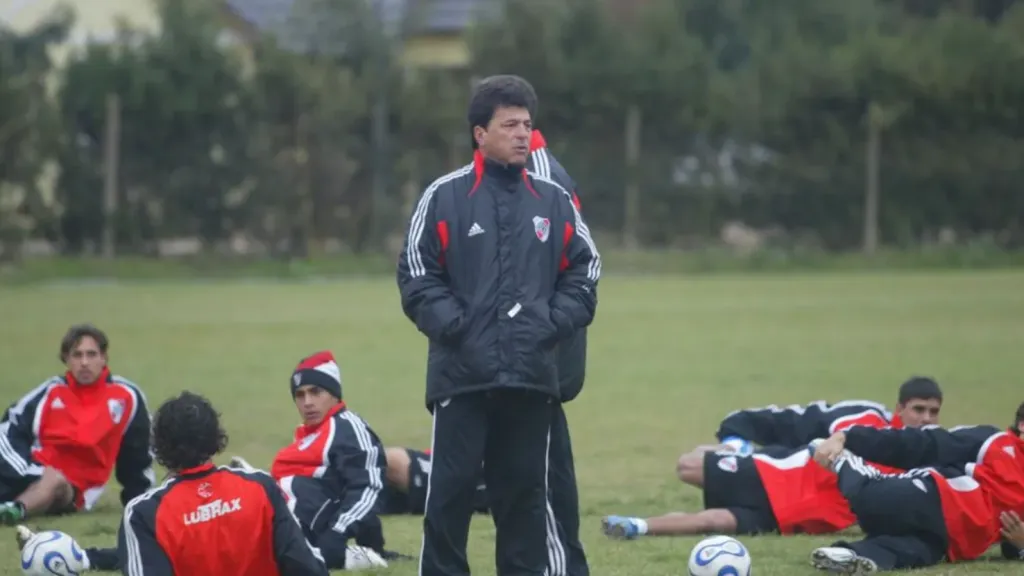 Daniel Passarella subió a Tulio Etchemaite a Primera.