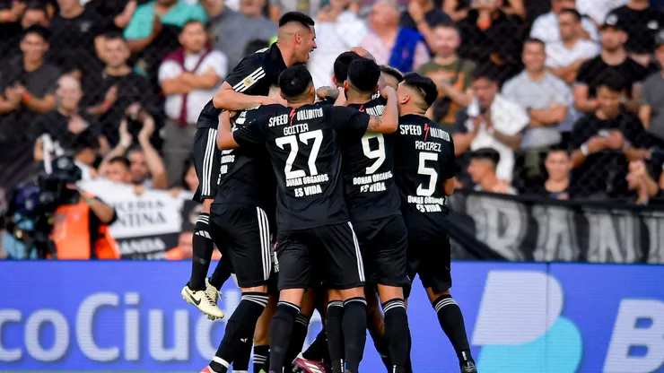 Riestra venció a River como local.
