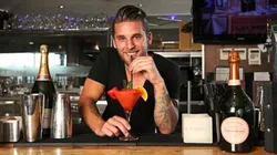 David Bentley dejó el fútbol y la Premier League para atender su bar en Marbella