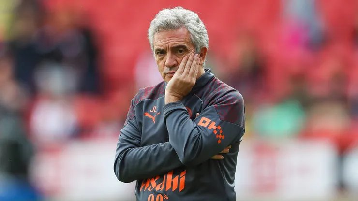 Premier League Sheffield United v Manchester City Juan Manuel Lillo Assistant Coach of Manchester City who takes charge today in the absence of Pep Guardiola during the pre-game warmup ahed of the Premier League match Sheffield United vs Manchester City at Bramall Lane, Sheffield, United Kingdom, 27th August 2023 Photo by Gareth Evans/News Images Copyright: xGarethxEvans/NewsxImagesx