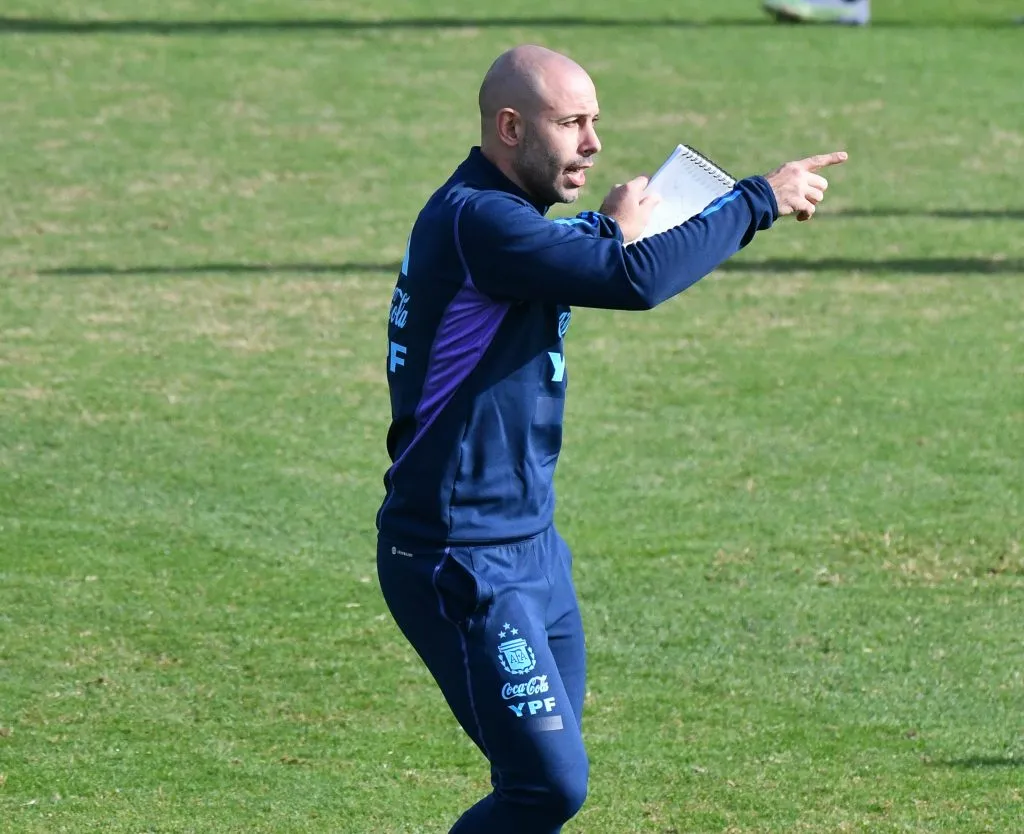 Mascherano, en pleno trabajo en el predio de AFA. Foto AFA.