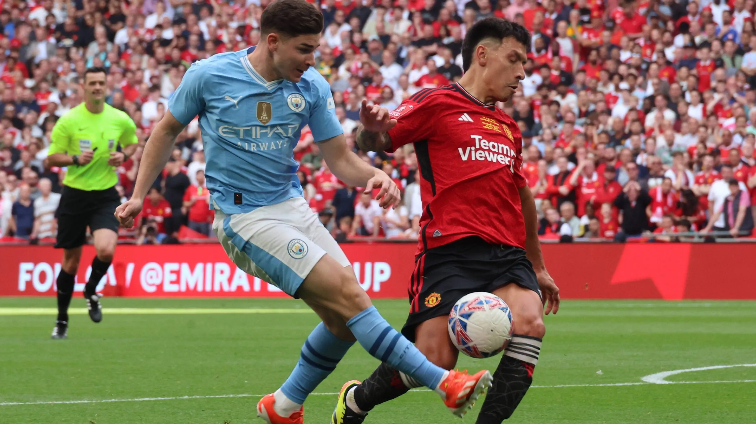 Julián Álvarez en su último partido de la temporada con el Manchester City vs. Manchester United por la Final de la FA Cup.