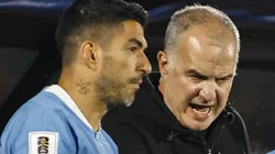 Luis Suárez y Marcelo Bielsa, delantero y entrenador de la selección uruguaya.