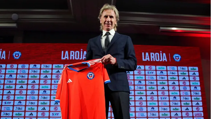 El entrenador no completaría el cupo de 26 futbolistas para disputar la Copa América con Chile.