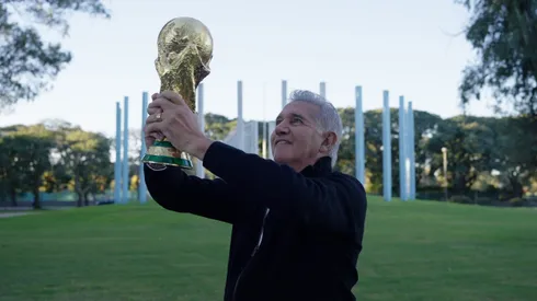 Jorge Burruchaga: "Leo hoy juega más como Maradona que como Messi"