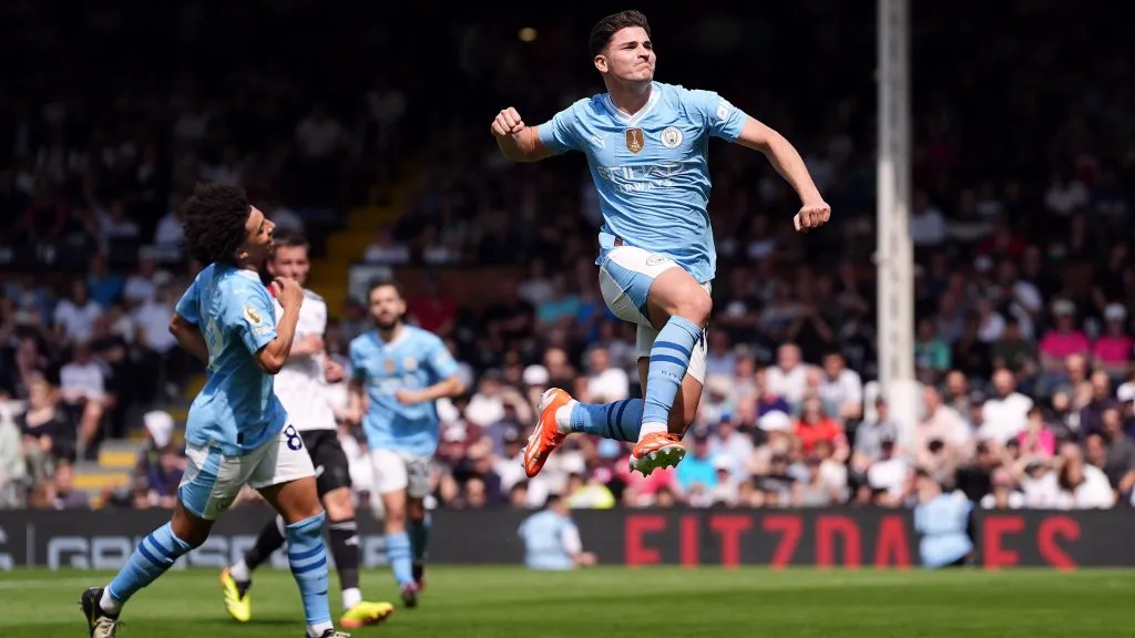 Julián Álvarez festejando un gol en Manchester City.