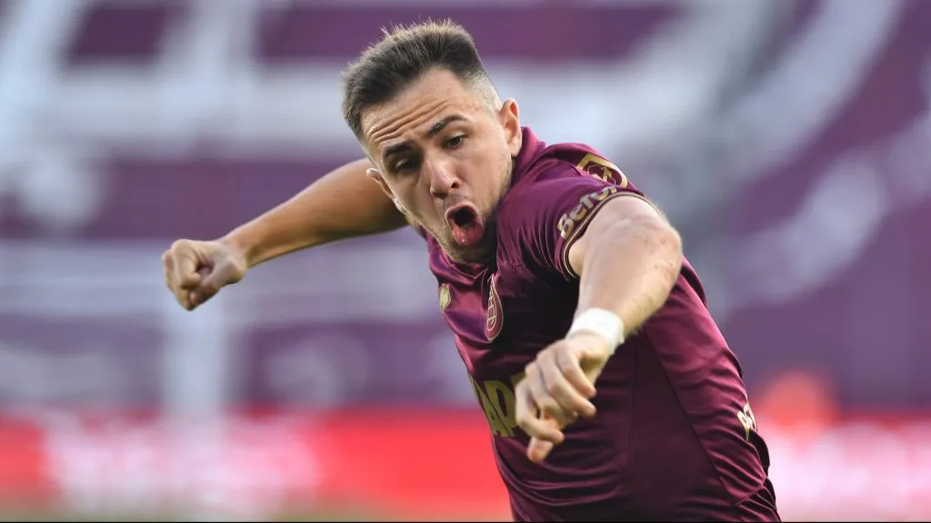 Felipe Peña Biafore celebrando un gol en Lanús.