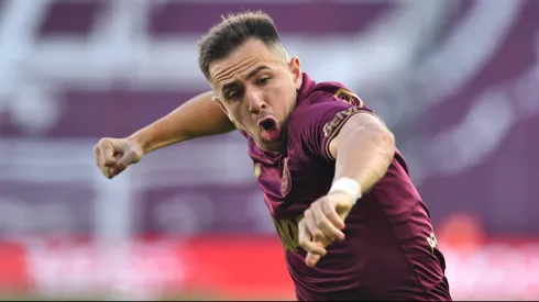 Felipe Peña Biafore celebrando un gol en Lanús.