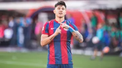 Adam Bareiro festejando un gol en San Lorenzo.