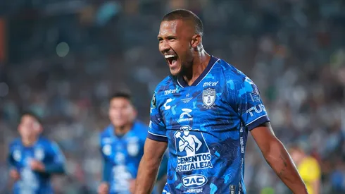 El festejo de Salomón Rondón en uno de sus goles para el título de Pachuca.