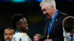 Ancelotti con Vinícius, durante la celebración del título de Real Madrid.