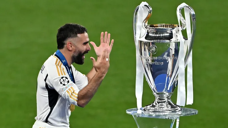 Dani Carvajal, capitán de Real Madrid, levantó su sexto título de Champions.