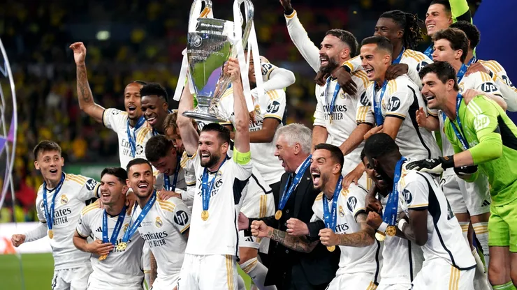 Real Madrid levantando su 15ª Copa de Europa.