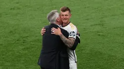 Toni Kroos y el abrazo con Carlo Ancelotti a su salida del campo.
