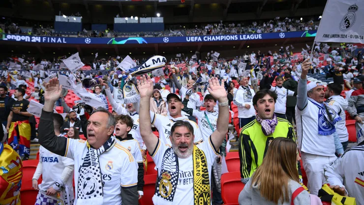 Los aficionados del Real Madrid esperan la gran final.