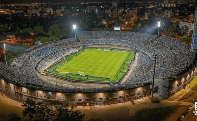 El estadio Centenario es uno de los candidatos para la final de la Copa Libertadores.