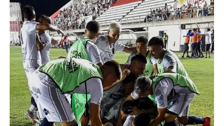 El festejo de los jugadores de Centro Español.