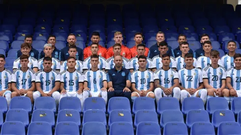 La foto más esperada: la camiseta de la Selección con las 3 estrellas y los números del Sub 20