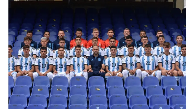 La foto más esperada: la camiseta de la Selección con las 3 estrellas y los números del Sub 20