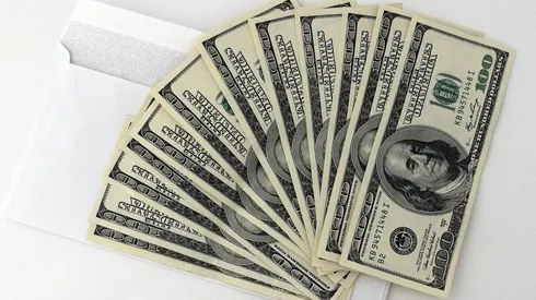 Hay billetes de 1 dólar que se venden por 110 mil pesos.