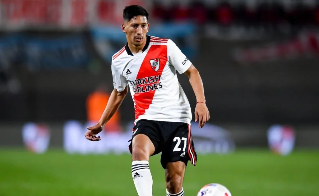 Rodrigo Aliendro con la camiseta de River.