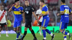 Los jugadores de Boca, disconformes con el arbitraje del Superclásico.