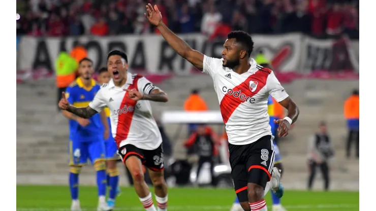 Miguel Borja le dio el triunfo a River en el Superclásico.